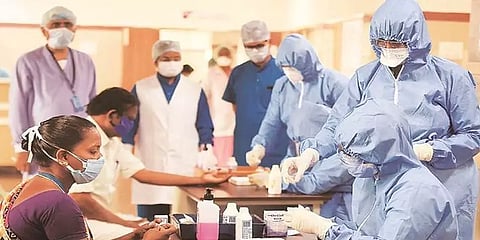 குணமடைந்த 4 பேருக்கு 4 மாதங்களுக்கு பிறகு மீண்டும் கொரோனா.!