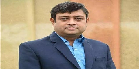இப்படியொரு கருணையா!! மற்றொரு நோயாளியைக் காப்பாற்ற தன் உயிரை பணயம் வைத்த மருத்துவர்
