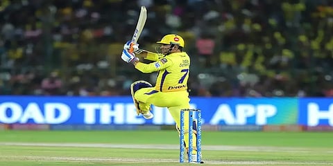 இந்த சாதனையை படைக்க தோனிக்கு இன்னும் 2 சிக்ஸர்கள் தான் தேவை