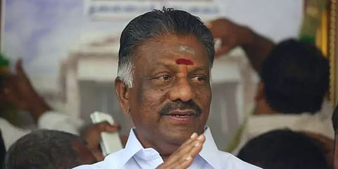 சொந்த ஊர் செல்லும் ஓபிஎஸ்? முதல்வரின் பிற்பகல் கூட்டத்திலும் பங்கேற்பில்லை?