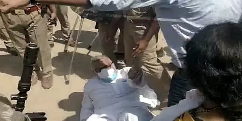 காவலர்களால் தள்ளிவிடப்பட்ட திரிணாமுல் காங்கிரஸ் எம்பி..!