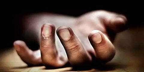 பழனி: செல்போன் டவரில் தூக்கிட்டு தற்கொலை.. போலீசார் விசாரணை