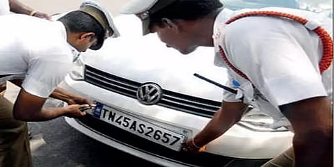 வாகனங்களுக்கான நம்பர் பிளேட்கள்: போக்குவரத்து காவல்துறையின் புதிய விதிமுறைகள்..!