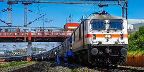 பண்டிகைகளை கருத்தில்கொண்டு 392 சிறப்பு ரயில்கள்