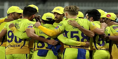 குறைந்த ஸ்கோரில் இருந்து மீண்ட சிஎஸ்கே.. 100 ரன்களை தாண்டியது
