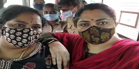 பாஜக போராட்டத்திற்கு பங்கேற்க சென்ற குஷ்பு கைது.!