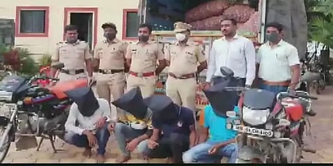 2.35 லட்ச ரூபாய் மதிப்புள்ள வெங்காயத்தை திருடிய நான்கு பேர் கைது..!