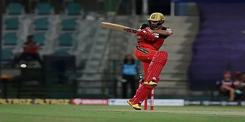 MI VS RCB : தேவ்தத் படிக்கல் அசத்தல் - மும்பைக்கு 165 ரன்கள் இலக்கு