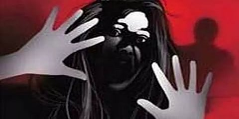 பாலியல் துன்புறுத்தலில் இருந்து தப்பிக்க போராடிய பெண் - கண்பார்வை இழந்த பரிதாபம்!