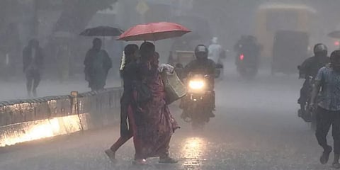 தீவிரமடையும் வடகிழக்கு பருவமழை... 5 மாவட்டங்களில் கனமழை பெய்ய வாய்ப்பு - வானிலை மையம்