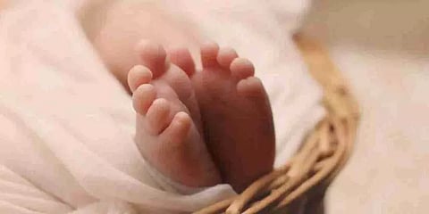 இறந்துவிட்டதாக நினைத்த குழந்தை; இறுதிச்சடங்கில் கண்விழித்ததால் பரபரப்பு!