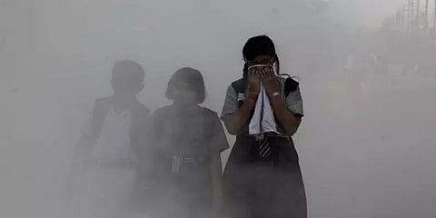 டெல்லியில் மோசமடைந்த காற்றுமாசு: அபாய நிலையை எட்டியது !