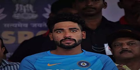 இந்தியா திரும்ப வாய்ப்பிருந்தும் அணியோடு இருக்க விரும்புவதாக சிராஜ் சொல்லிவிட்டார்-பிசிசிஐ