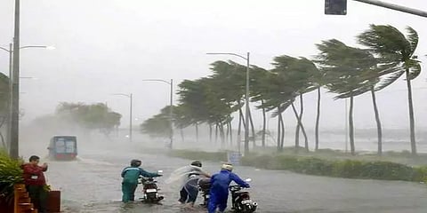 நெருங்கும் புயல் - மாற்றுத்திறனாளிகள் தொடர்பு கொள்ள வேண்டிய எண்கள்
