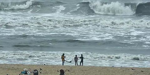 நிவர் புயல் இன்று இரவு கரையை கடக்கும் என கணிப்பு