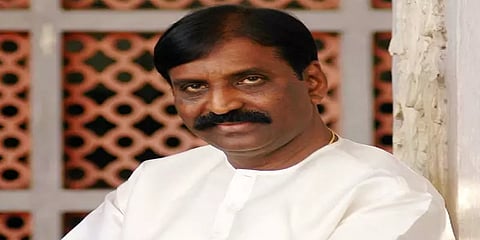"போ புயலே போய்விடு; ஏழையரின் பெருமூச்சை விடவா நீ பெருவீச்சு வீசுவாய்?"-வைரமுத்து