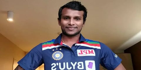 உடற்தகுதி இல்லையென்றாலும் சைனிக்கு மட்டும் வாய்ப்பு - நடராஜன் ஏன் இல்லை?