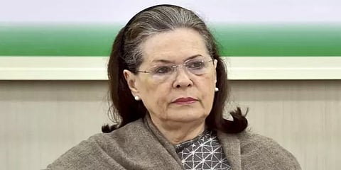 "விவசாயிகள் அங்கே போராடுகிறார்கள்; எனது பிறந்தநாளை கொண்டாட வேண்டாம்" - சோனியா காந்தி