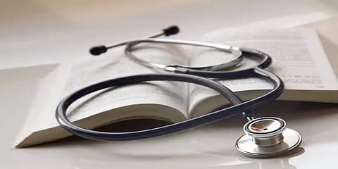4 மாணவர்களுக்கு மருத்துவ சீட் ஒதுக்கிவைக்க உயர்நீதிமன்ற மதுரைக்கிளை உத்தரவு