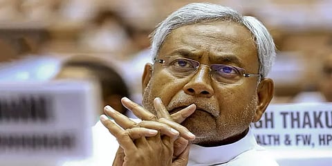 அருணாச்சலப் பிரதேசம்: நிதிஷ்குமார் கட்சியிலிருந்து பாஜகவுக்கு தாவிய 6 எம்.எல்.ஏக்கள்
