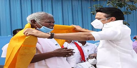 "நேர்மைக்கு இலக்கணம் தோழர் நல்லகண்ணு!" - ஸ்டாலின் நேரில் பிறந்தநாள் வாழ்த்து