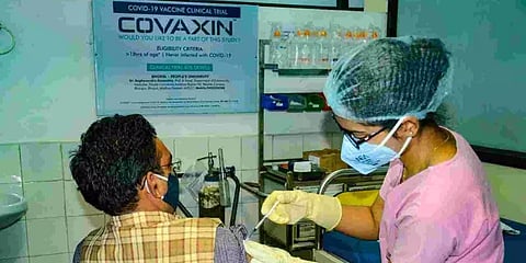 கொரோனா தடுப்பூசிக்கு அவசர கதியில் அனுமதியா? - சர்ச்சையும் விளக்கமும்
