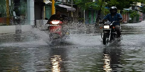 8 மாவட்டங்களில் கனமழை நீடிக்க வாய்ப்பு - வானிலை மையம்