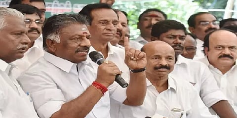 ‘அதிமுகவில் யாரும் யாருக்கும் அடிமை இல்லை’ - பொதுக்குழுவில் ஓபிஎஸ் அதிரடி பேச்சு