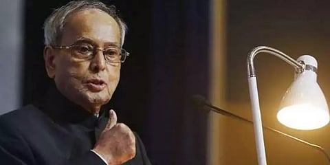 'கவனத்துக்குரிய' கருணை மனுக்களை நிராகரித்தது ஏன்? - புத்தகத்தில் பிரணாப் சொல்லும் உண்மைகள்