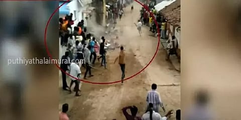 கிருஷ்ணகிரியில் விழா ஒத்திகை: மேற்கூரை இடிந்து விழுந்ததில் இருவர் பலி!