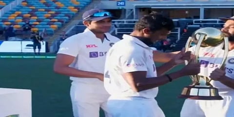 நடராஜனை வர சொல்லுங்க! - கோப்பையை கொடுத்து நெகிழ வைத்த ரஹானே