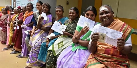 வெளியானது வாக்காளர் பட்டியல்: ஆண்களை விட பெண் வாக்காளர்களே அதிகம்