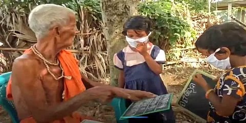 ஒடிஷா : 1946 முதல் பள்ளிக்கூடம் நடத்தி வரும் 102 நந்த கிஷோர் தாத்தாவுக்கு பத்மஸ்ரீ விருது