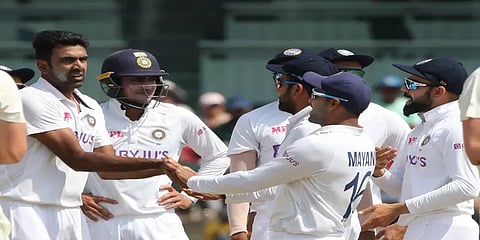 சென்னை டெஸ்ட் போட்டி: இங்கிலாந்து 4 விக்கெட் இழந்து திணறல்!
