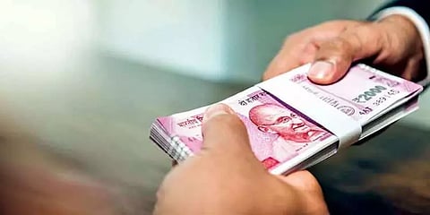 தமிழக அரசின் கடன் சுமை ரூ.5.70 லட்சம் கோடியாக உயர்வு