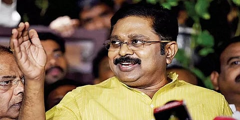“அரசியலை விட்டு சசிகலா ஒதுங்கியதற்கு இதுதான் காரணம்” - தினகரன் விளக்கம்