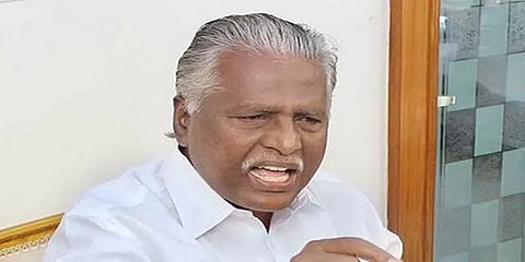 ’அம்மாவின் ஆன்மா சாந்தி அடையும் வகையில் சசிகலா முடிவை அறிவித்துள்ளார்’ – கே.பி முனுசாமி