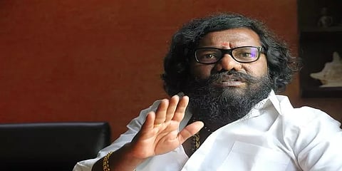 “கூவத்தூரில் சசிகலா முன்பு எம்.பி, எம்.எல்.ஏக்கள் சத்தியம் செய்தார்கள்” - கருணாஸ் பேட்டி