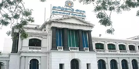 வேட்புமனு தாக்கலின்போது வித்தியாசத்தை கடைபிடித்த வேட்பாளர்கள்!