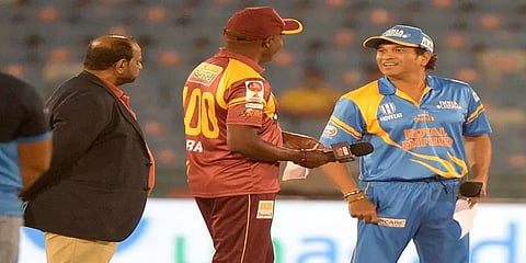 சச்சின், யுவராஜ் சிங் அசத்தல்: இறுதிக்குள் நுழைந்த இந்திய லெஜண்ட்ஸ் அணி!