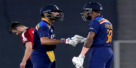 வானவேடிக்கை காட்டிய ரோகித், விராட் கோலி - இந்திய அணி 224 ரன் குவிப்பு!