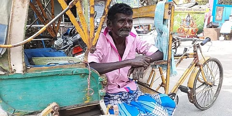 "தினம் ரூ.60 வருது.. அம்மா உணவகத்துல சாப்பாடு!"- சைக்கிள் ரிக்ஷா ஓட்டும் 70 வயது முதியவர்