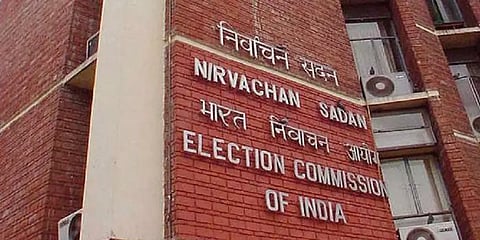 சாக்குமூட்டையில் கட்டுக்கட்டாக பணம் பறிமுதல் எதிரொலி - திருச்சி ஆட்சியர், எஸ்.பி மாற்றம்