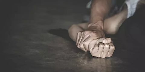 உ.பி: பாலியல் துன்புறுத்தலால் தீவைத்துக்கொண்ட 15 வயது பெண்