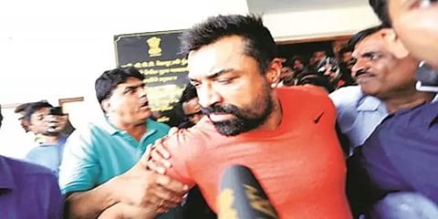 போதைப்பொருள் வைத்திருந்ததாக இந்தி நடிகர் அஜாஸ்கான் கைது- தூக்க மாத்திரைகள்தான் என விளக்கம்
