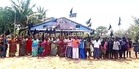 போலீசார் பொய் வழக்கு போடுவதால் தேர்தலைப் புறக்கணிக்கிறோம்: பனைத் தொழிலாளர்கள்