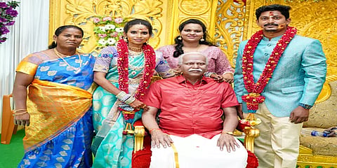 திருச்சி: இறந்த தந்தையின் மெழுகு சிலை முன்பு நடந்த மகளின் திருமணம்; உறவினர்கள் நெகிழ்ச்சி