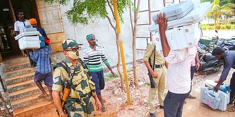 பூம்புகார்: மொத்த வாக்குகளை விட அதிக வாக்குகள் பதிவு; மறுவாக்குப்பதிவு நடத்த கோரிக்கை!