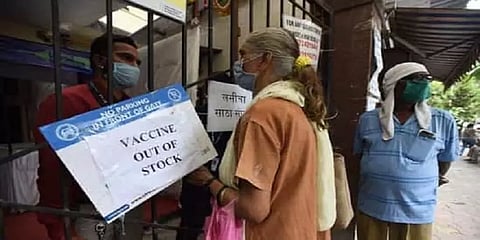 "தடுப்பூசிகள் கையிருப்பு இல்லை" - உ.பி, ஒடிசா, மகாராஷ்டிர மாநில மருத்துவமனைகள் அறிவிப்பு