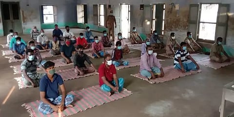 சிறைக் கைதிகளுக்கு சிறப்பு யோகா வகுப்புகளை நடத்தும் ஈஷா அறக்கட்டளை!